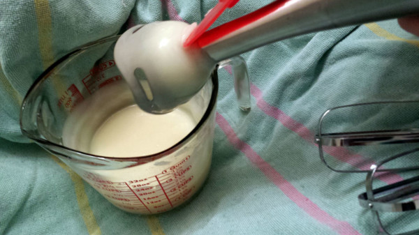 Setting the emulsion in beeswax hand cream.