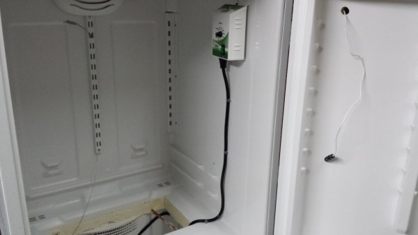 Humidity controller is used to maintain the proper humidity during the drying process.