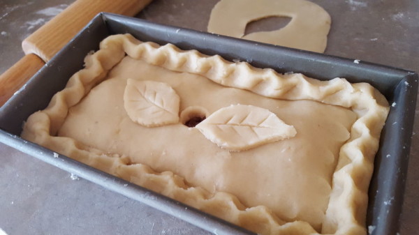 Adding the lid and leaves.